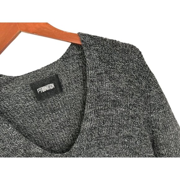 Reformation 100% Alpaca Gray Knit V-Neck Long Sleeve Sweater Size XSmall - Picture 3 of 10